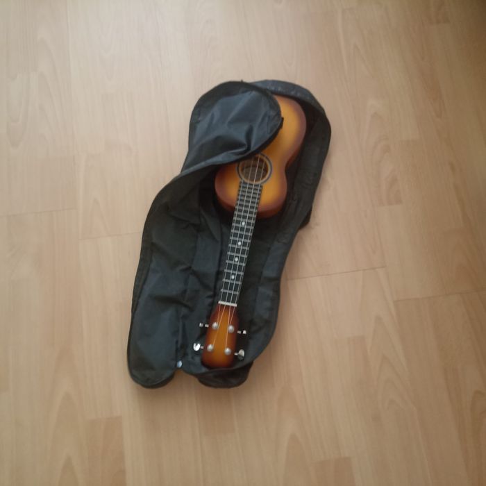 Продам укулеле