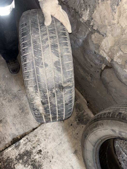 Продам шины 235/65R17