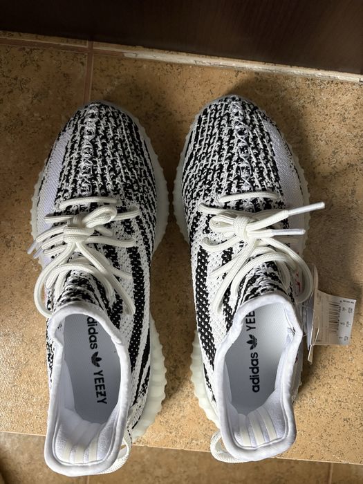 Yeezy 350v2 Zebra 38