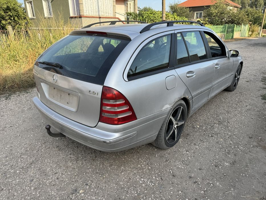 Продавам мерцедес ц200 на части само