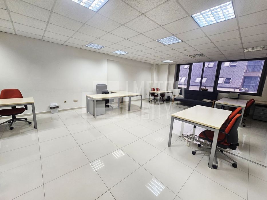 Дава се под наем Офис в София, Младост 3 - 128 кв.м за 765 € - Снимка #2