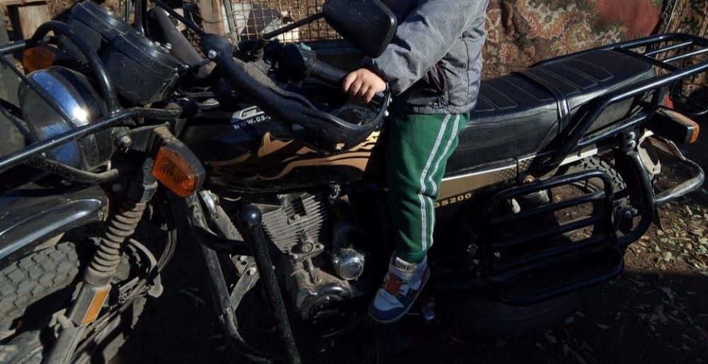Продам мотоцикл GSX 200см³ 300k