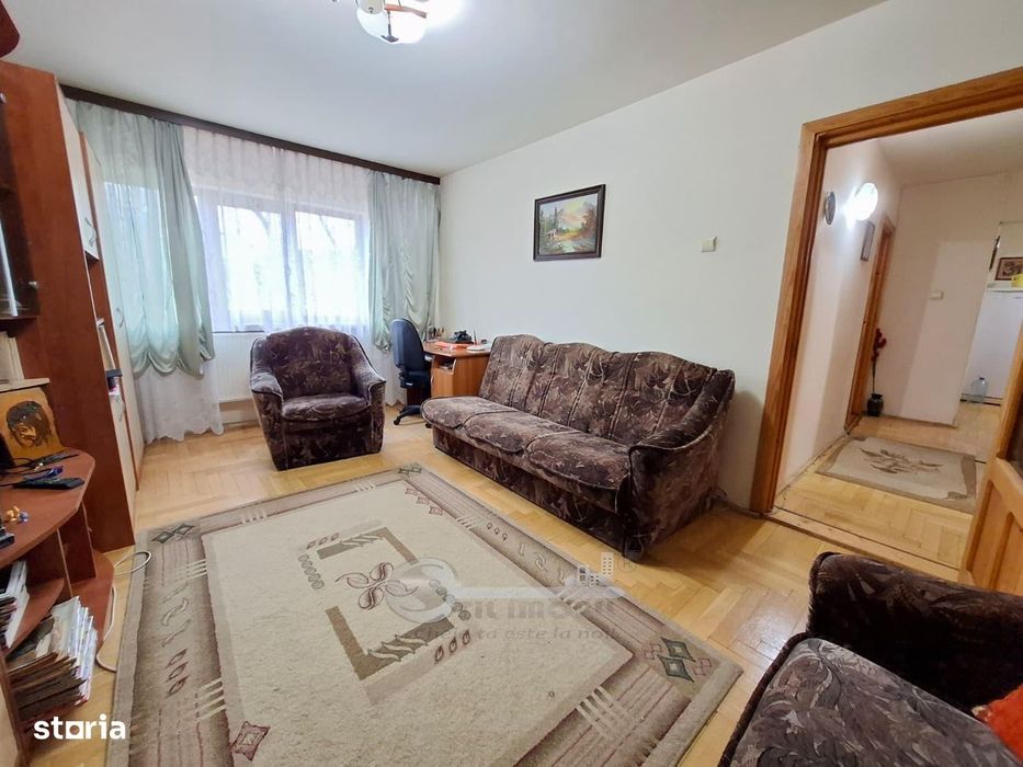 Apartament 3 camere decomandat, Nicolina, baie cu geam