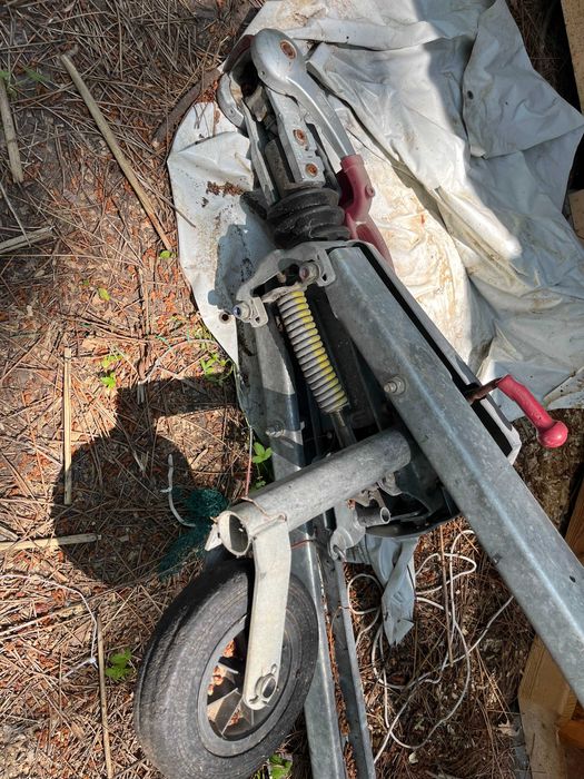 Теглич с опорно колело от каравана