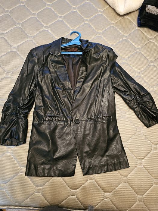 Продам верхнюю одежду