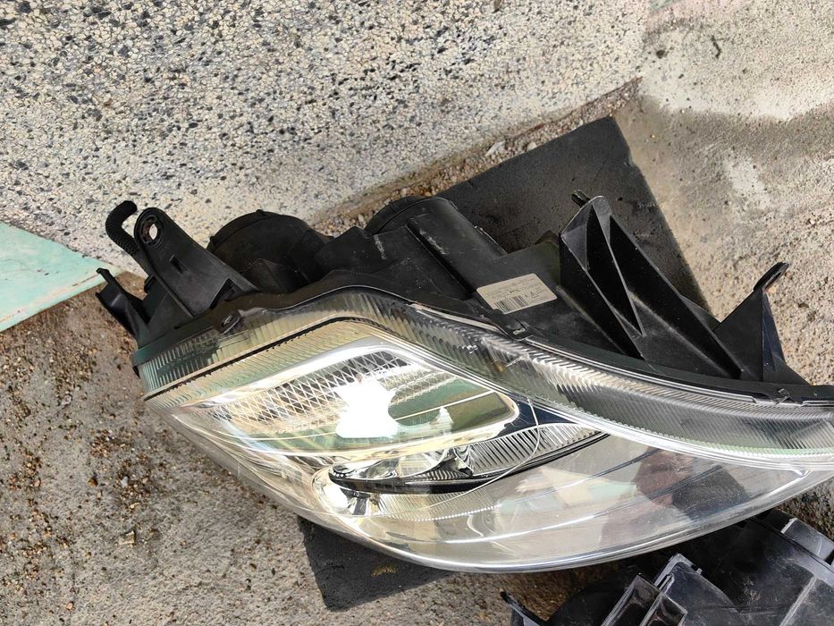 Оригинални  фарове  Ситроен Ц8  Citroen C8 Xenon