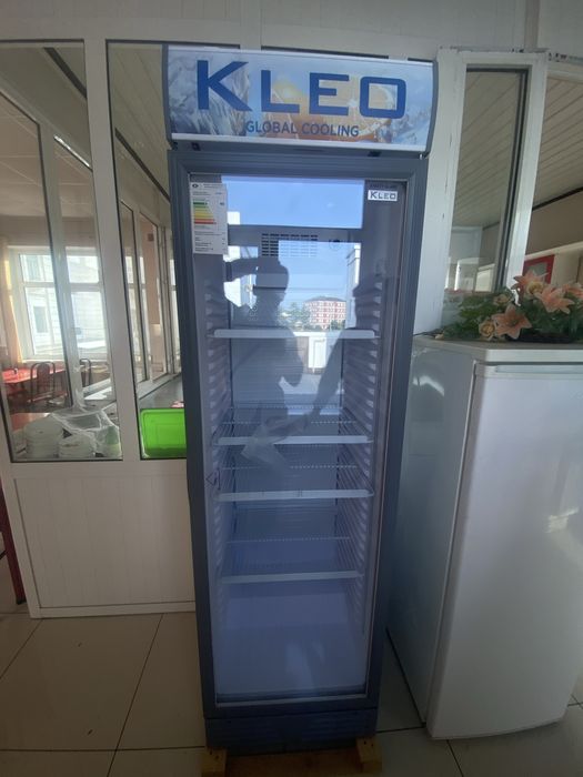 Витринный холодильник