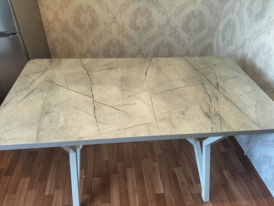 Продам стол кухонный