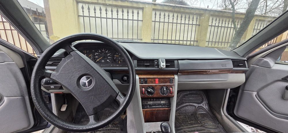Mercedes benz E200