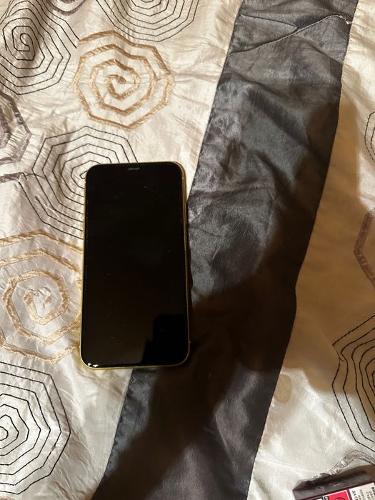 iPhone 11 64GB цвят-жълт