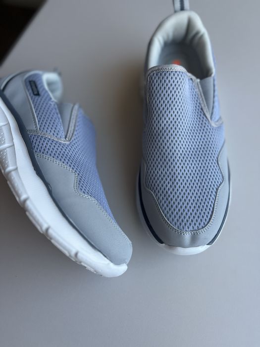 продам кроссовки