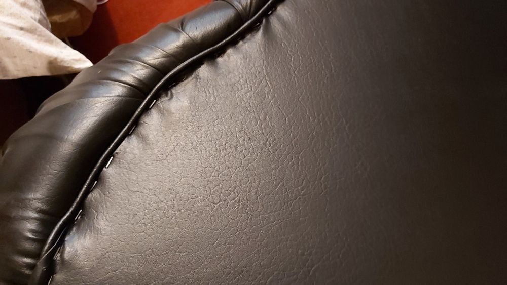 2 кожаных кресла