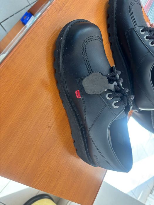 Vind pantofi Kickers