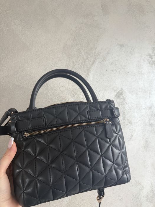 Чисто нова черна чанта GUESS