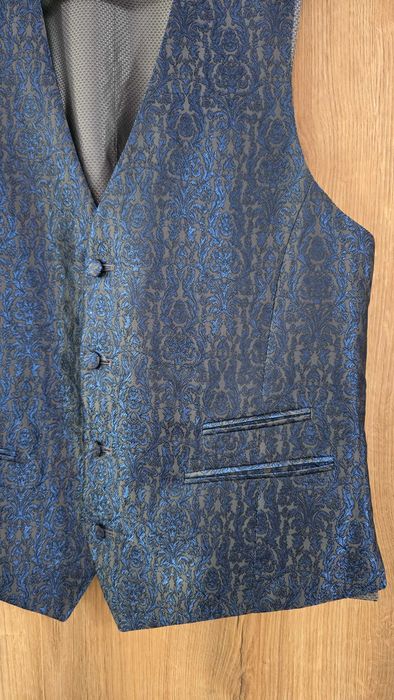 Costum pentru bărbați marca SECUIANA