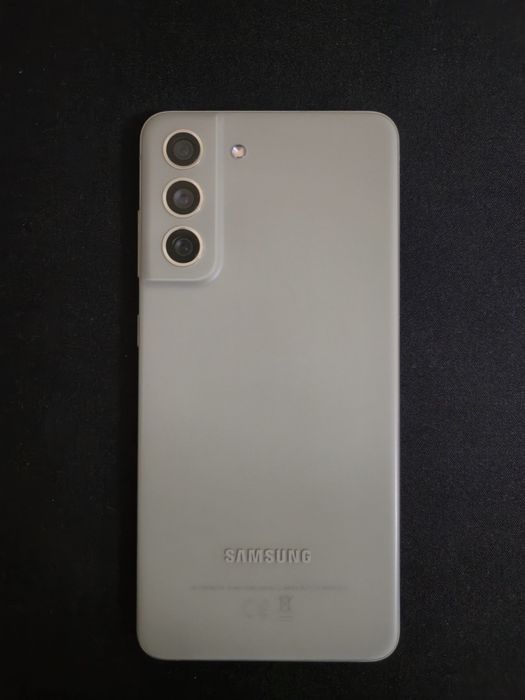 Samsung S21FE телефон
