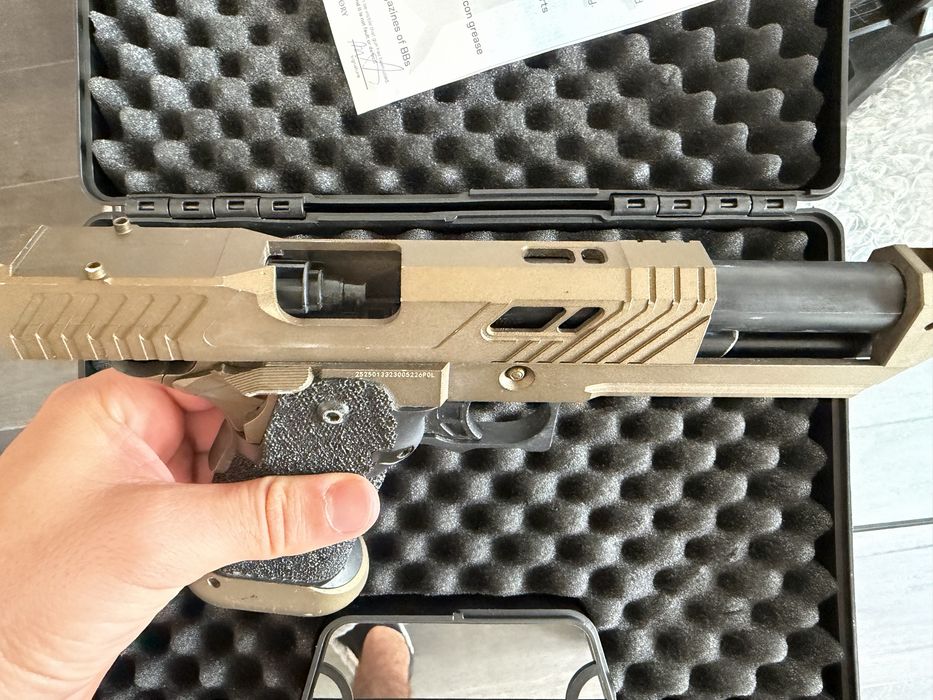 Продавам еърсофт пистолет, реплика на десърт игъл модел 3355