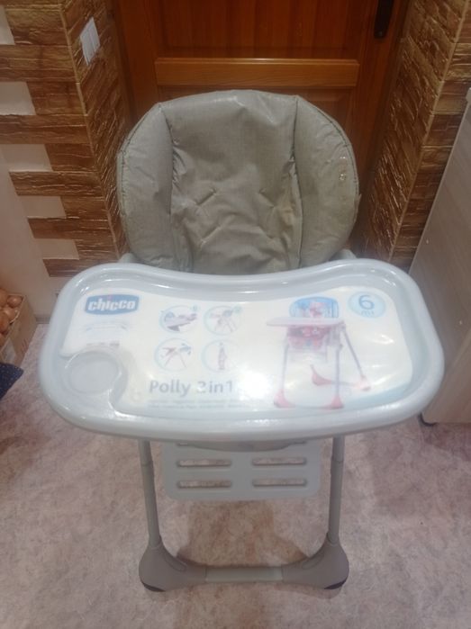 Детский стул-столик для приёма пищи.