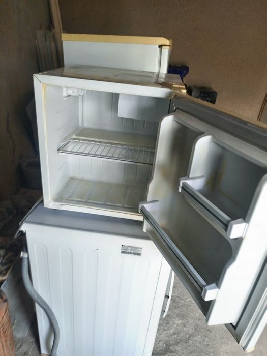 Холодильник срочно продаётся Samsung mini