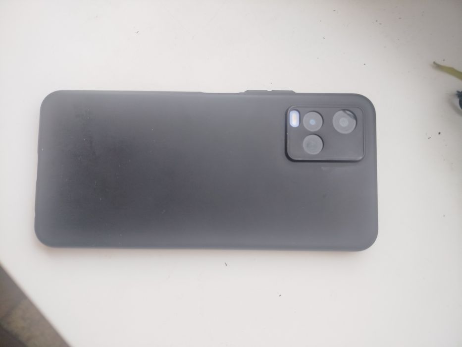 Срочно продам смартфон Vivo Y21