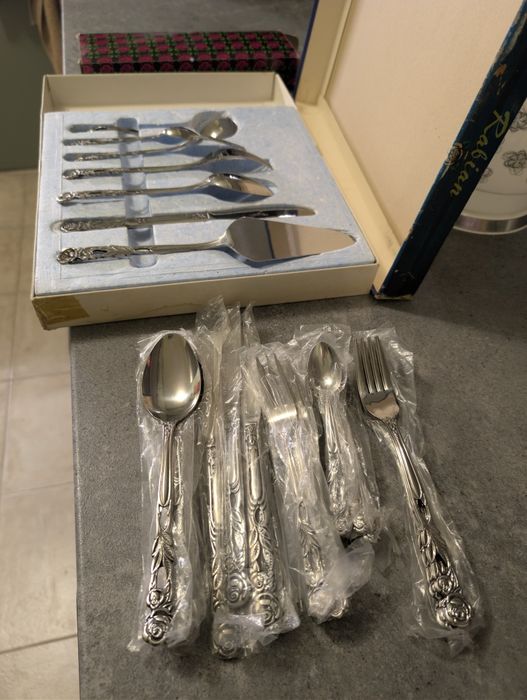 Vintage Japanese Rose Flatware Set – 32 Pieces – Ravian – 1960s / 1970