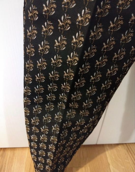 Pantaloni H&M cu print, 32
