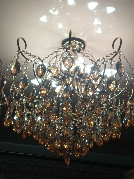 Люстра парадная натуральный хрусталь привозная,цвет карамель