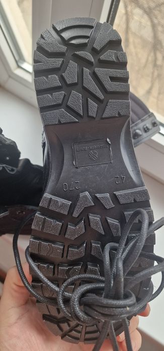 Продам берцы новые 42размер