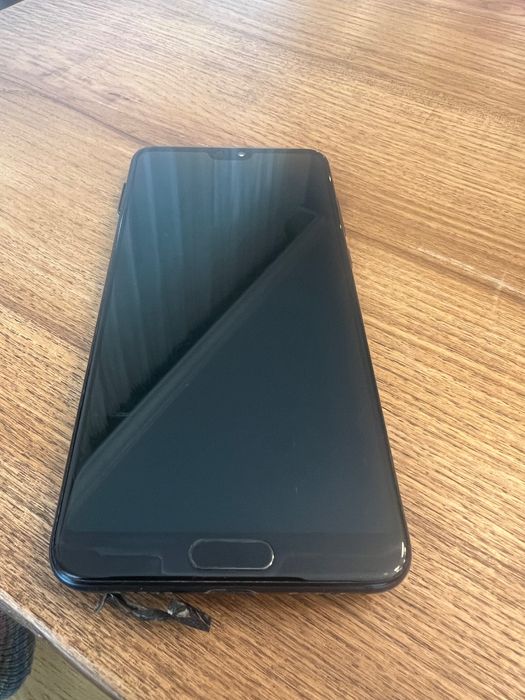Продавам Huawei P20 Pro - 2 броя за части