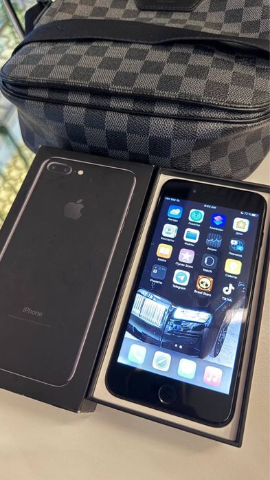 Продаю Айфон 7 плюс