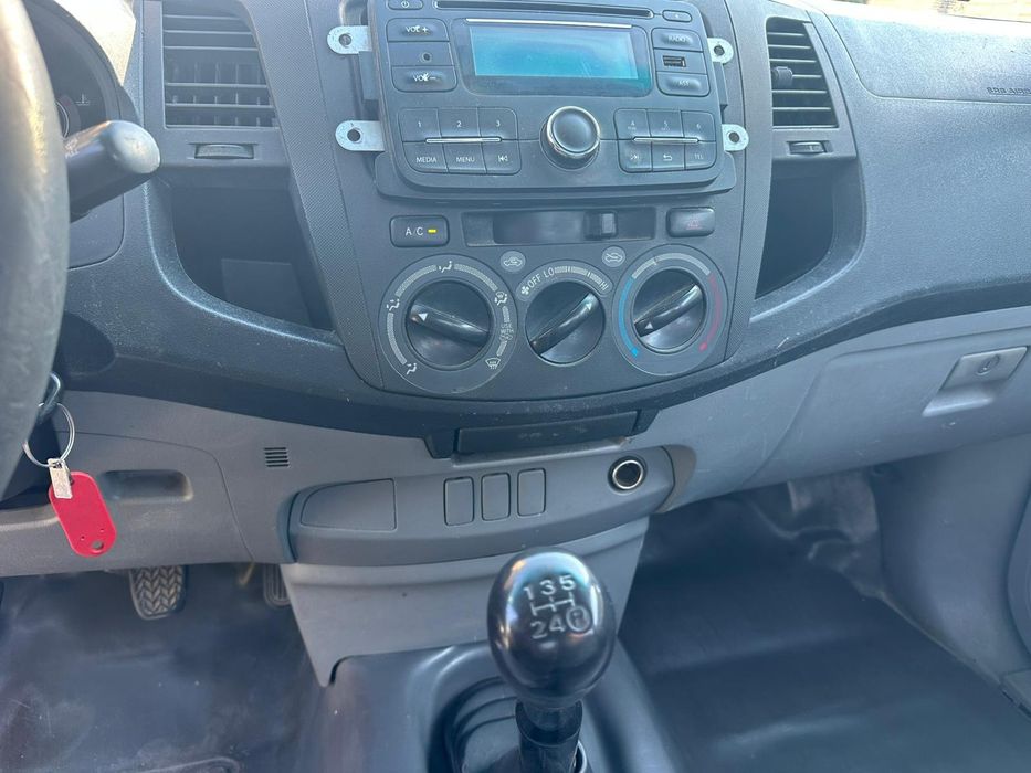 TOYOTA HILUX  4X2  - locuri