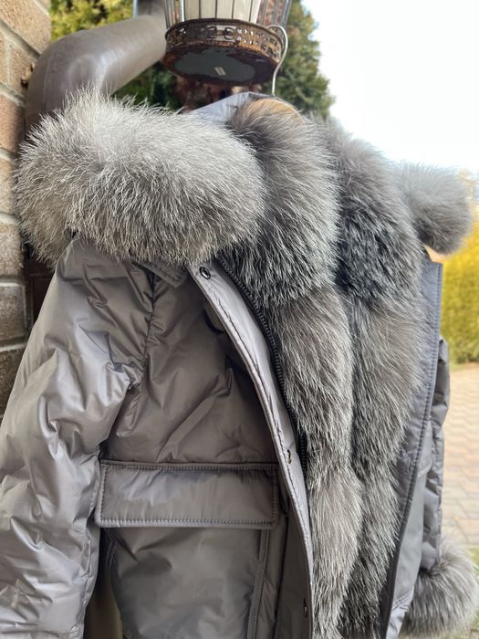 Vând geaca cu blana naturala vulpe argintie marimea S