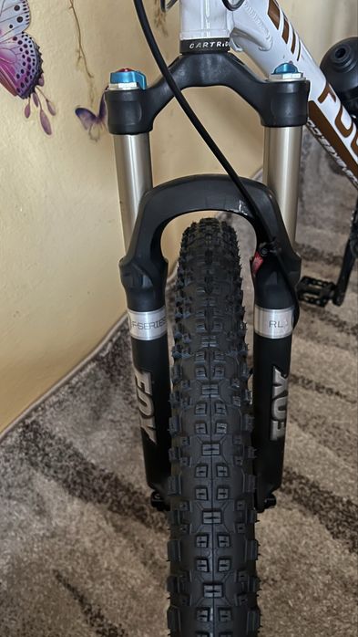 Furcă Fox F-Series RL 26" – Pe Aer (Gât Drept, Ax QR)
