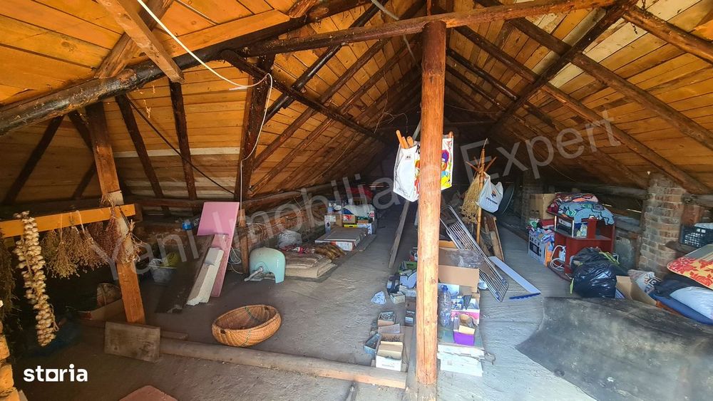 Casă de vânzare în comuna Albeștii de Argeș, județ Argeș.