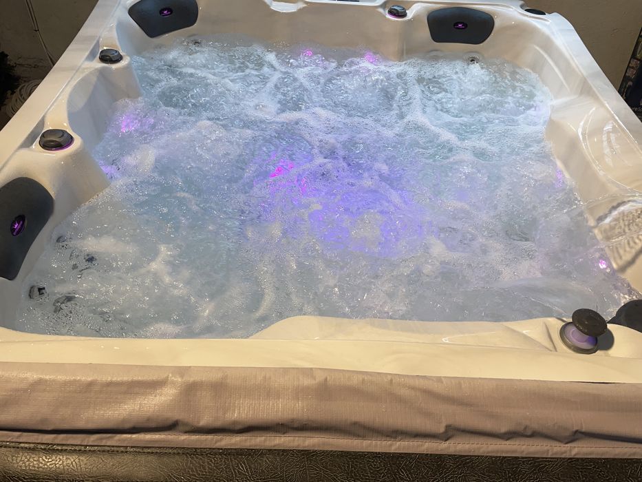 Джакузи  градинско ново 2 год, гаранция  , музикална система