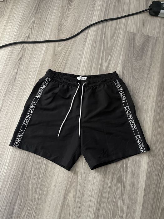 Bermude Calvin Klein si Tommy Hilfiger