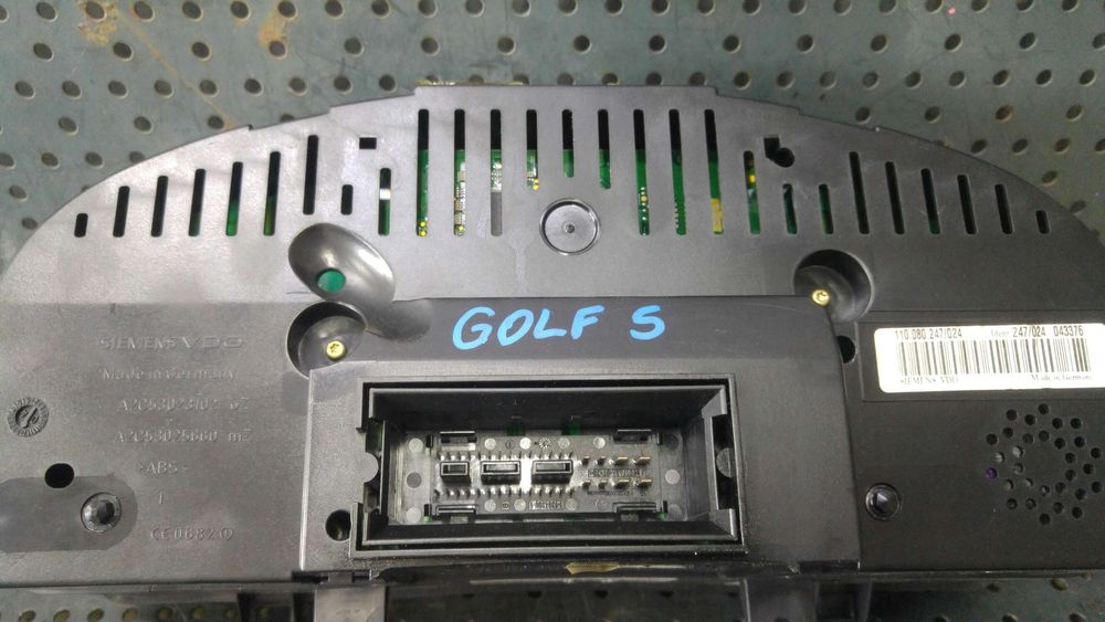 Ceasuri bord diesel vw golf 5 1k1 a2c53023102 a2c53025660 110080247024