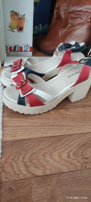 Босоножки ..   .