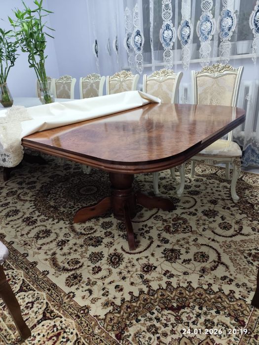 Стол для гостиной