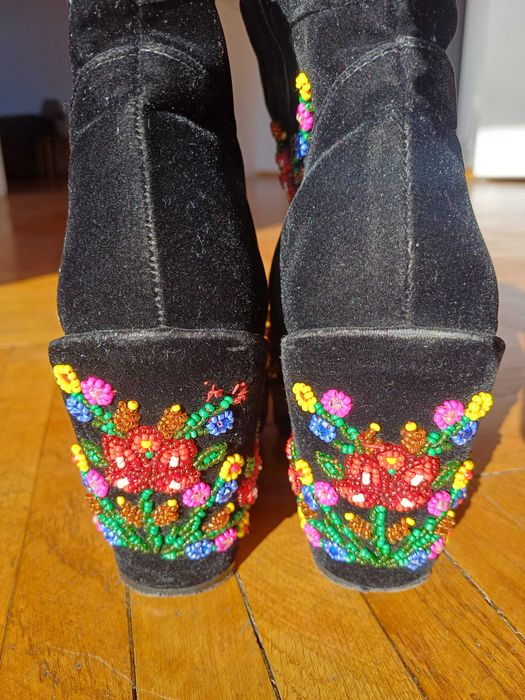 Ghete brodate din catifea - „Mineli Boutique Bucharest”