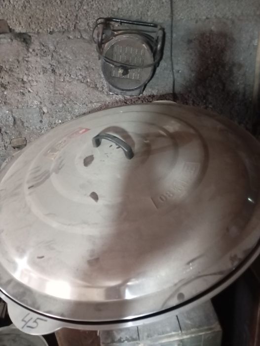 Казан с крышкой новый
