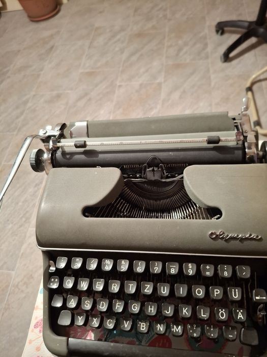 De vanzare 2 masina de scris vintage