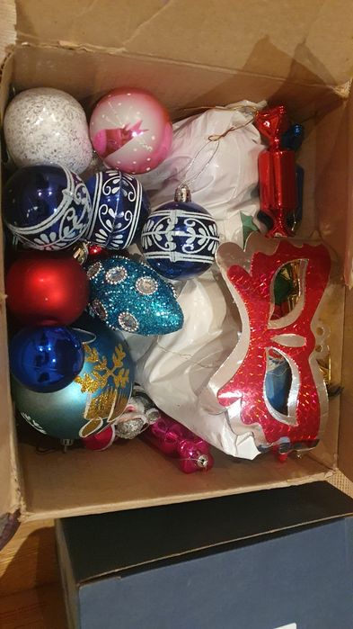 Продаем ёлочные игрушки.