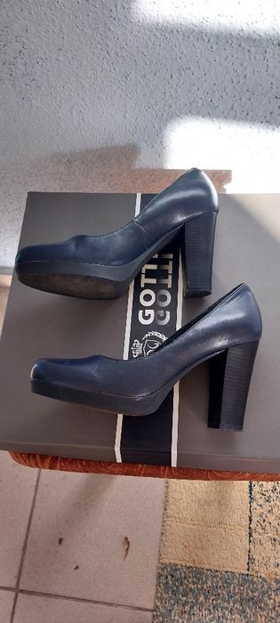 Продаются туфли женские