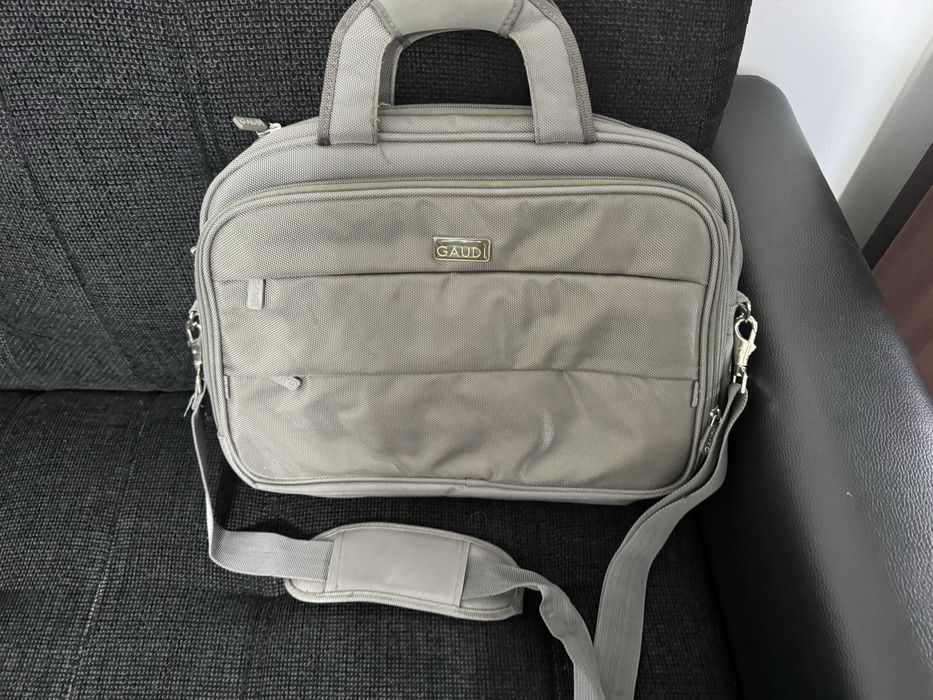 Vand husa laptop Gaudi