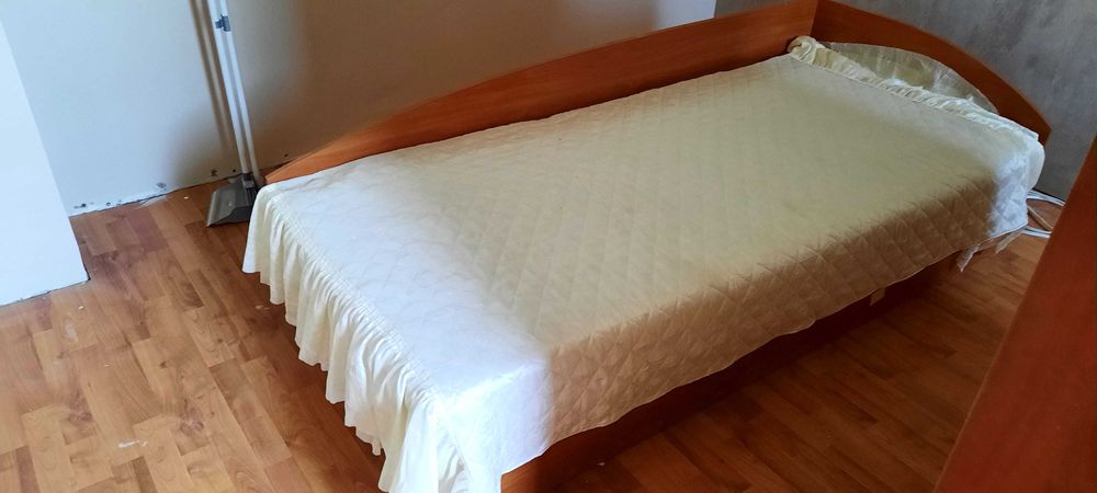 Легло с гаардероб