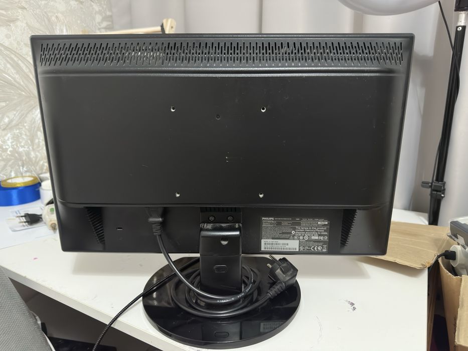 Продам монитор philips б/у 5500