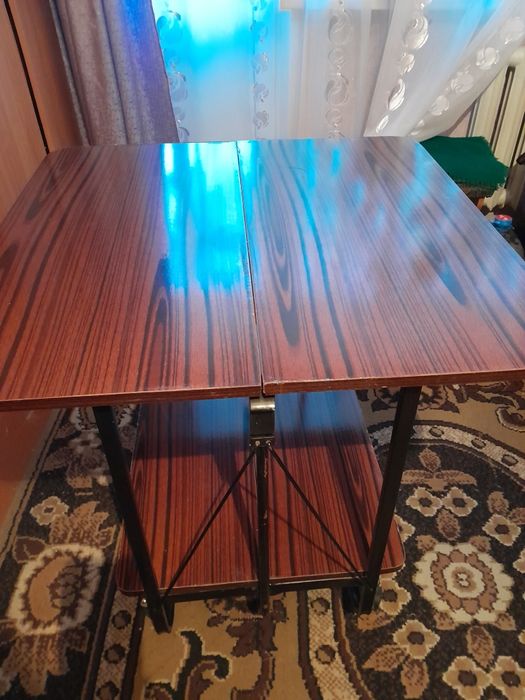 Продам письменный стол  и стол-книжку