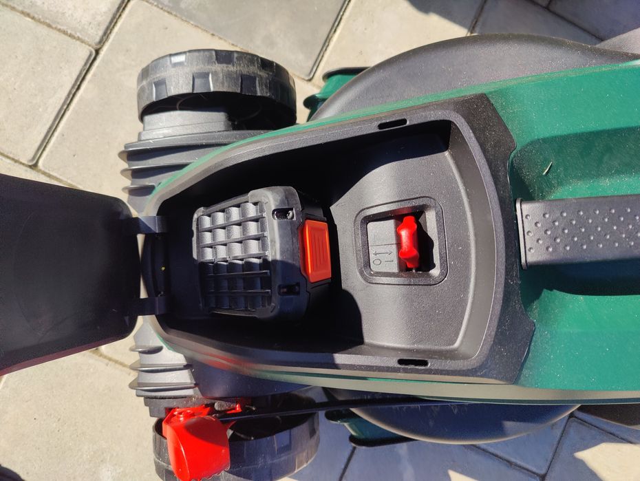 Masina de tuns iarba Bosch CityMower cu acumulator 18v