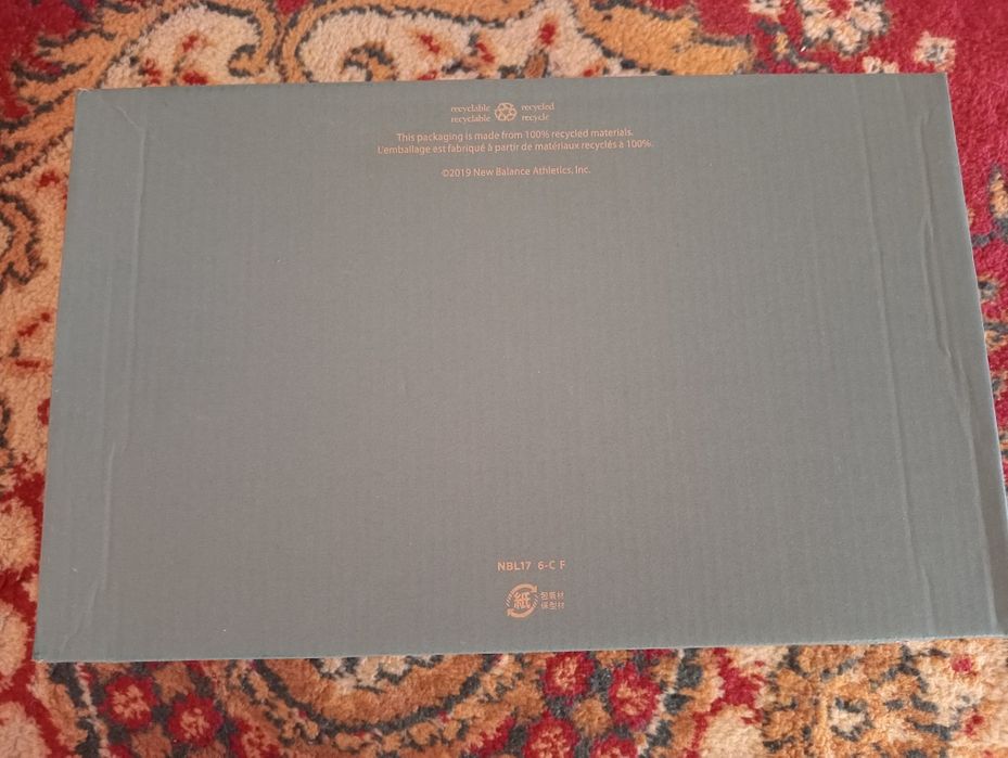 Коробка от компаний New Balance